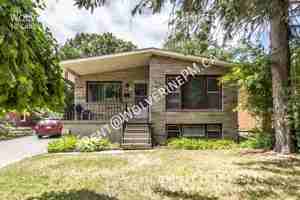 featured image of 10 Cardill Cres #A2