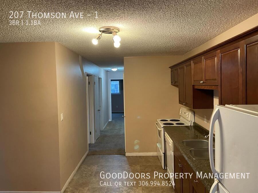 207 Thomson Ave #1 - Photo 3 of 12