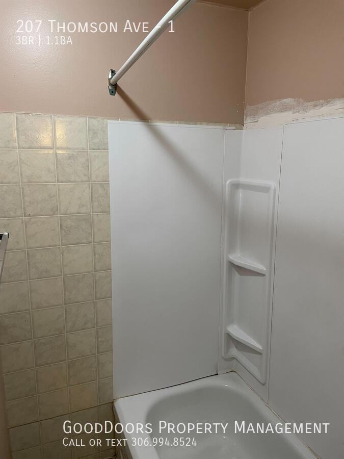 207 Thomson Ave #1 - Photo 6 of 12