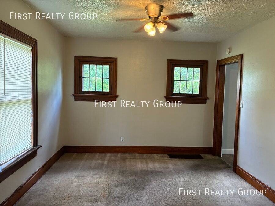 222 S Findlay St - Photo 3 of 8