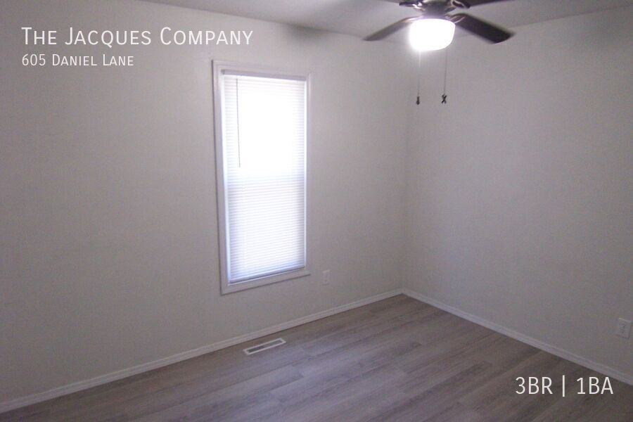 605 Daniel Ln - Photo 4 of 12
