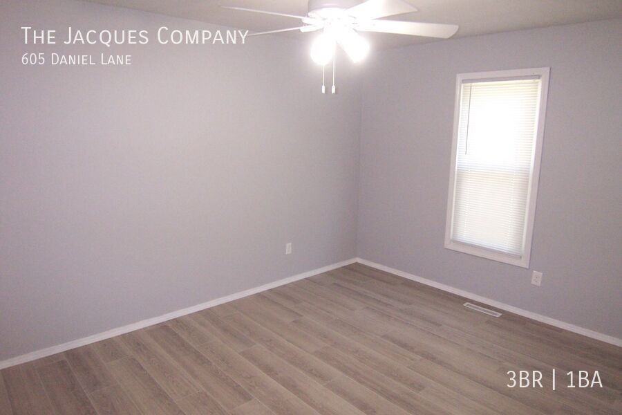 605 Daniel Ln - Photo 5 of 12