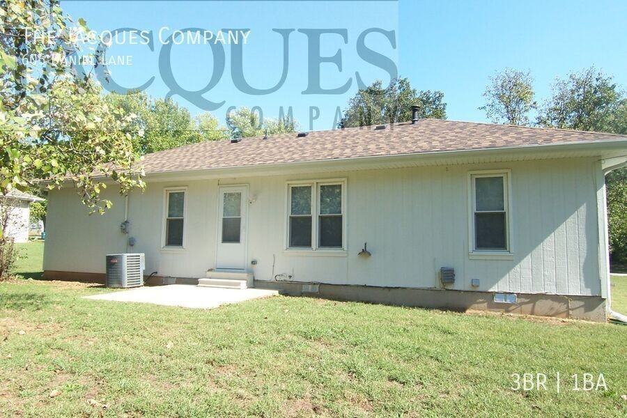 605 Daniel Ln - Photo 6 of 12