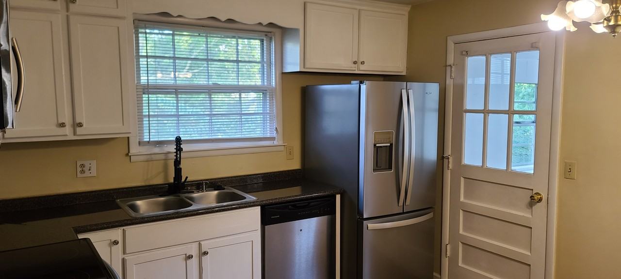 2907 W Linden Ave #B - Photo 2 of 13