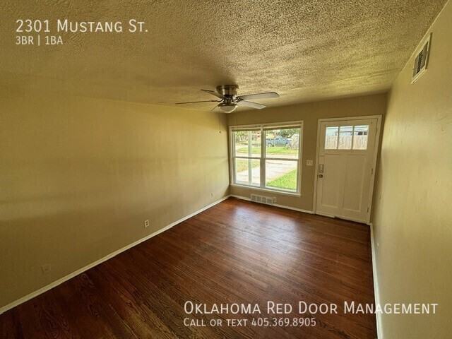 2301 Mustang St - Photo 3 of 18
