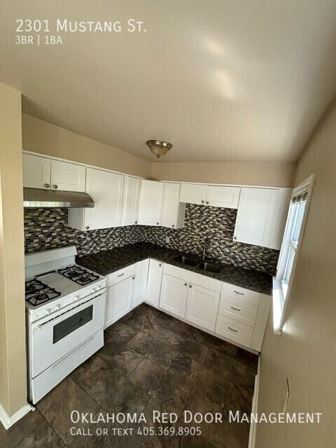 2301 Mustang St - Photo 2 of 18
