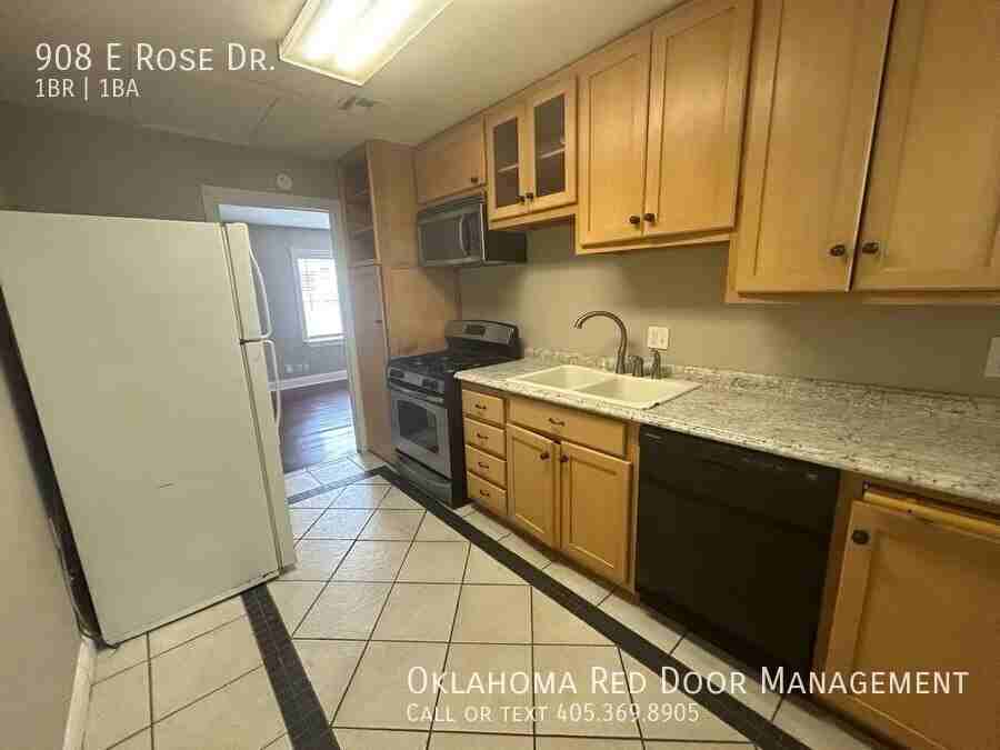 908 E Rose Dr - Photo 2 of 20