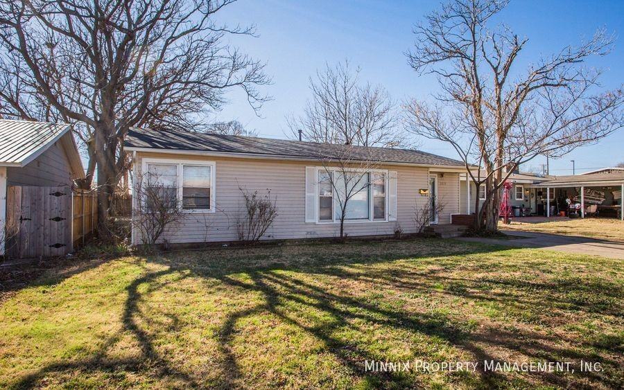 2615 45th St - Photo 3 of 27
