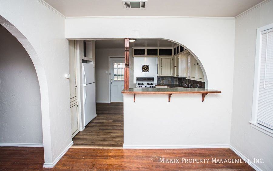 2615 45th St - Photo 4 of 27