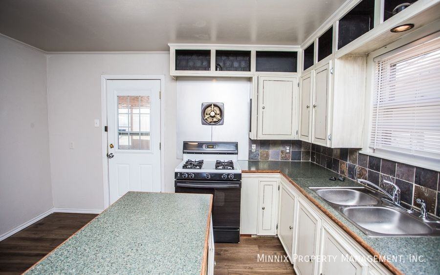 2615 45th St - Photo 6 of 27