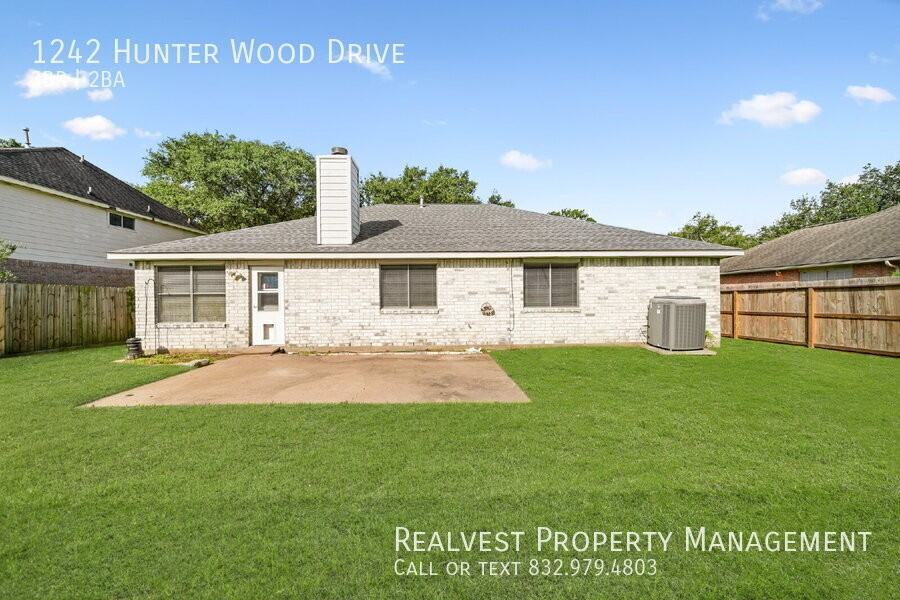 1242 Hunter Wood Dr - Photo 4 of 20