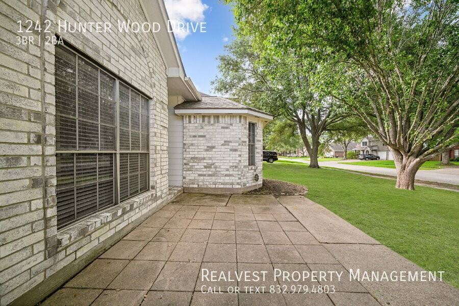 1242 Hunter Wood Dr - Photo 7 of 20
