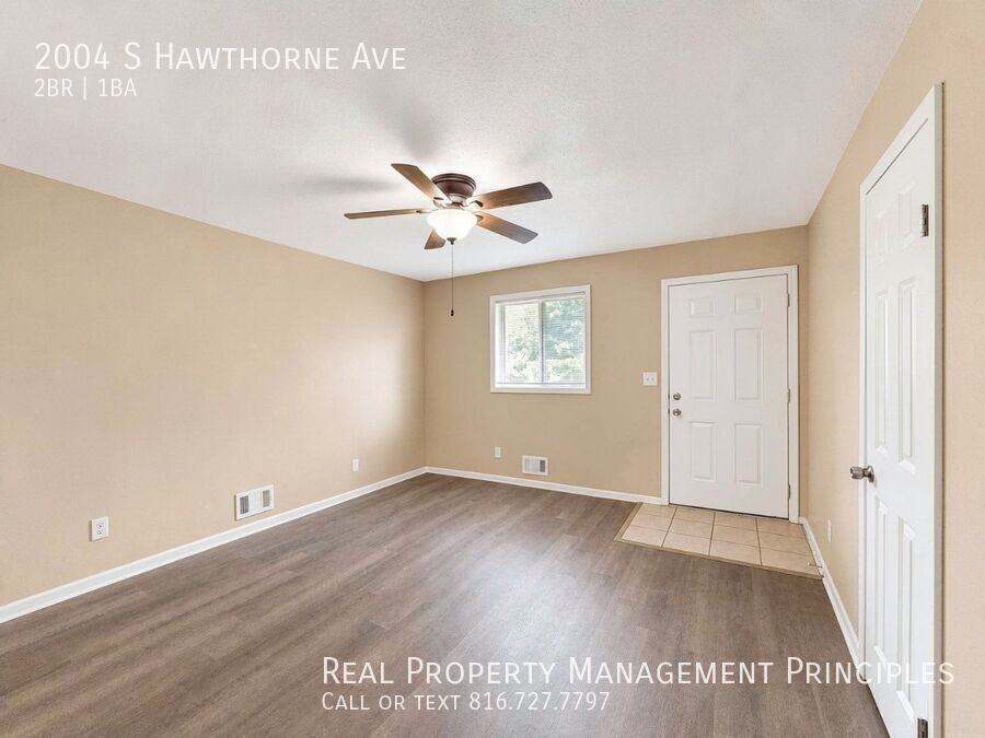 2004 S Hawthorne Ave - Photo 2 of 11