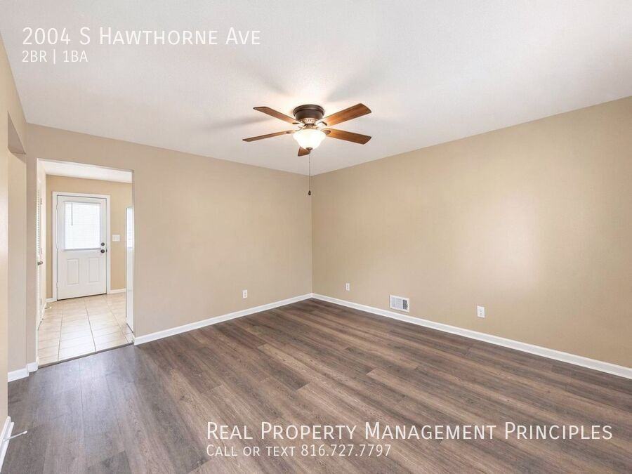 2004 S Hawthorne Ave - Photo 3 of 11