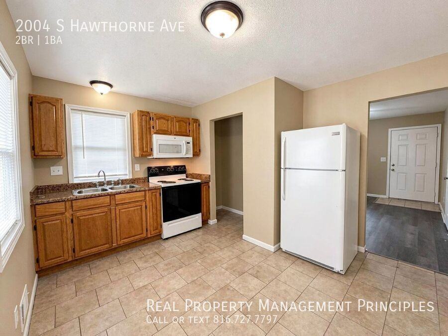 2004 S Hawthorne Ave - Photo 4 of 11