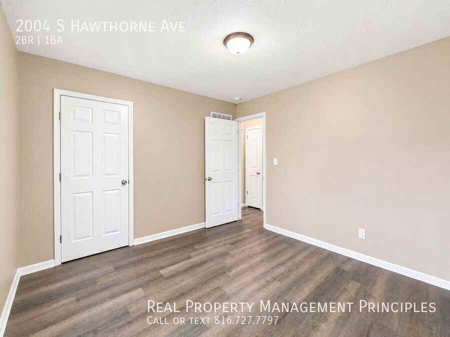 2004 S Hawthorne Ave - Photo 7 of 11