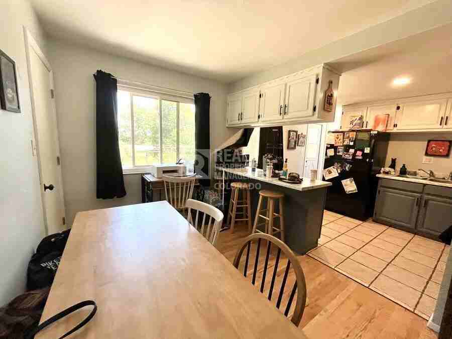 811 Holmes Dr - Photo 4 of 20