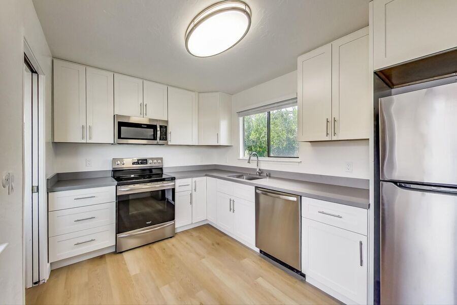 1709 Valota Rd - Photo 2 of 35