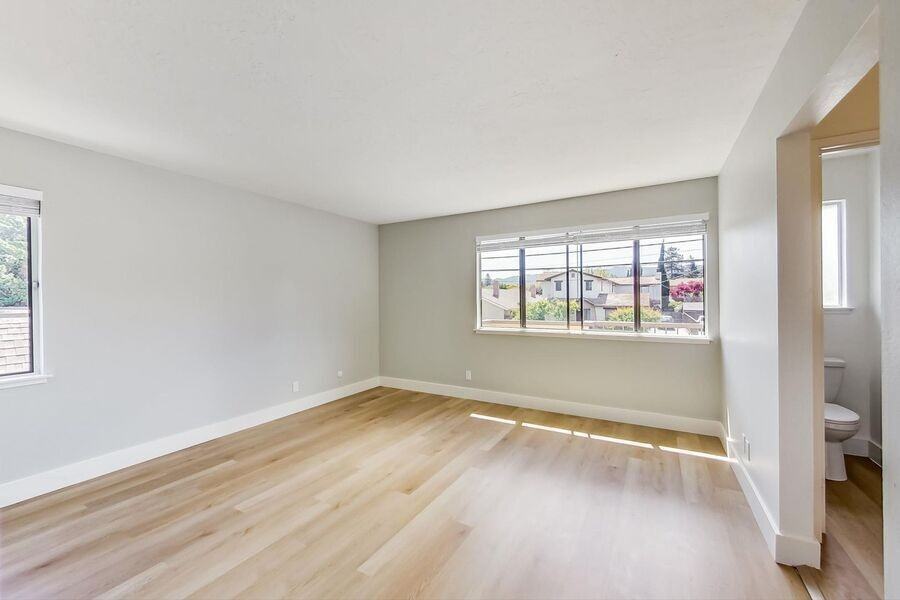 1709 Valota Rd - Photo 4 of 35