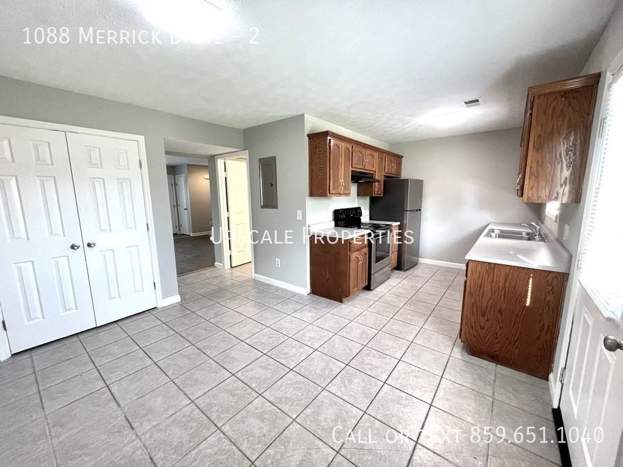 1088 Merrick Dr #2 - Photo 3 of 10