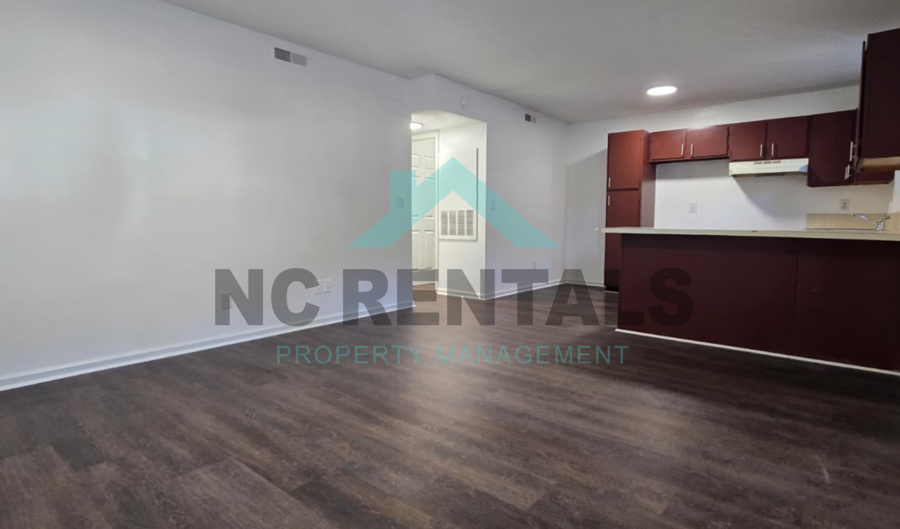 2559 Green Oaks Ct #B - Photo 4 of 26