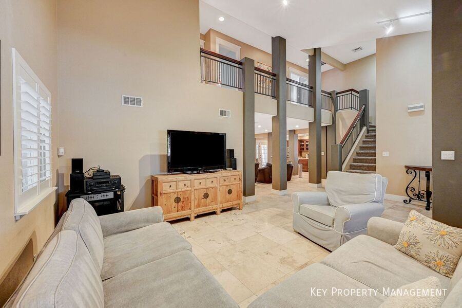 3880 Leisure Ln - Photo 4 of 17