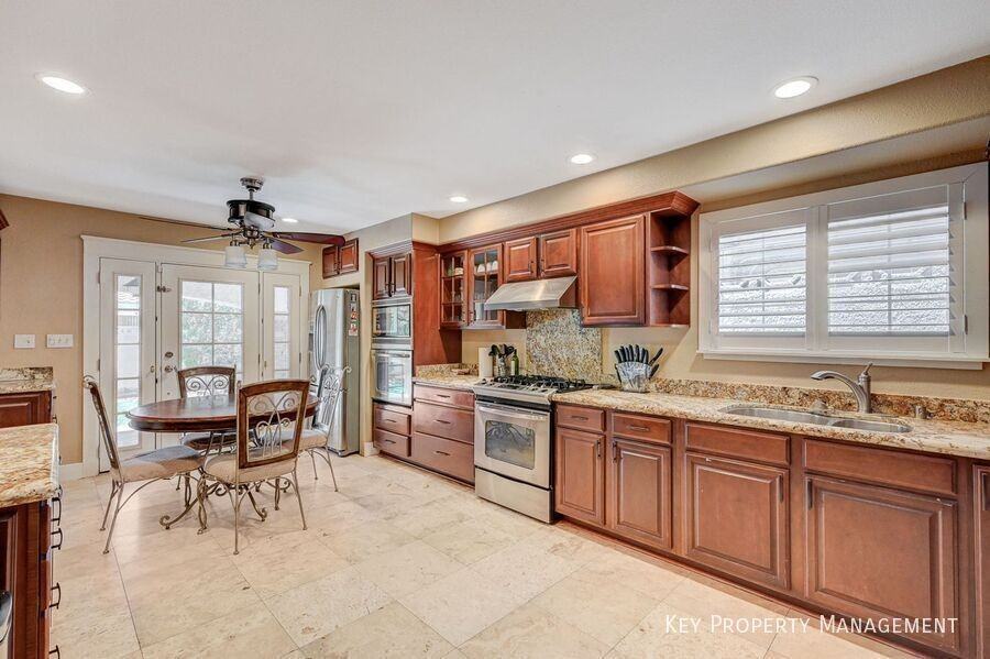 3880 Leisure Ln - Photo 6 of 17
