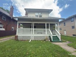 featured image of 1004 S Busey Ave