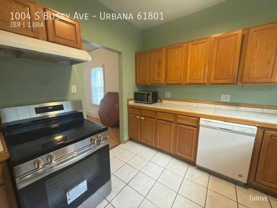 1004 S Busey Ave - Photo 5 of 9