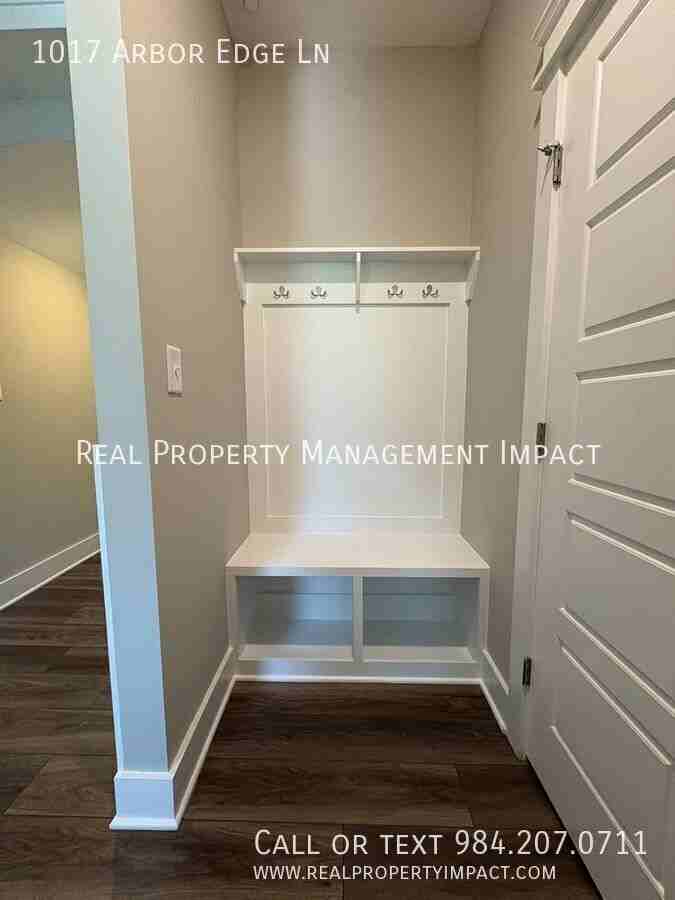 1017 Arbor Edge Ln - Photo 7 of 46