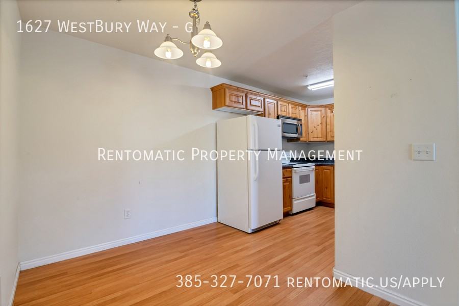 1627 Westbury Way #G - Photo 4 of 17
