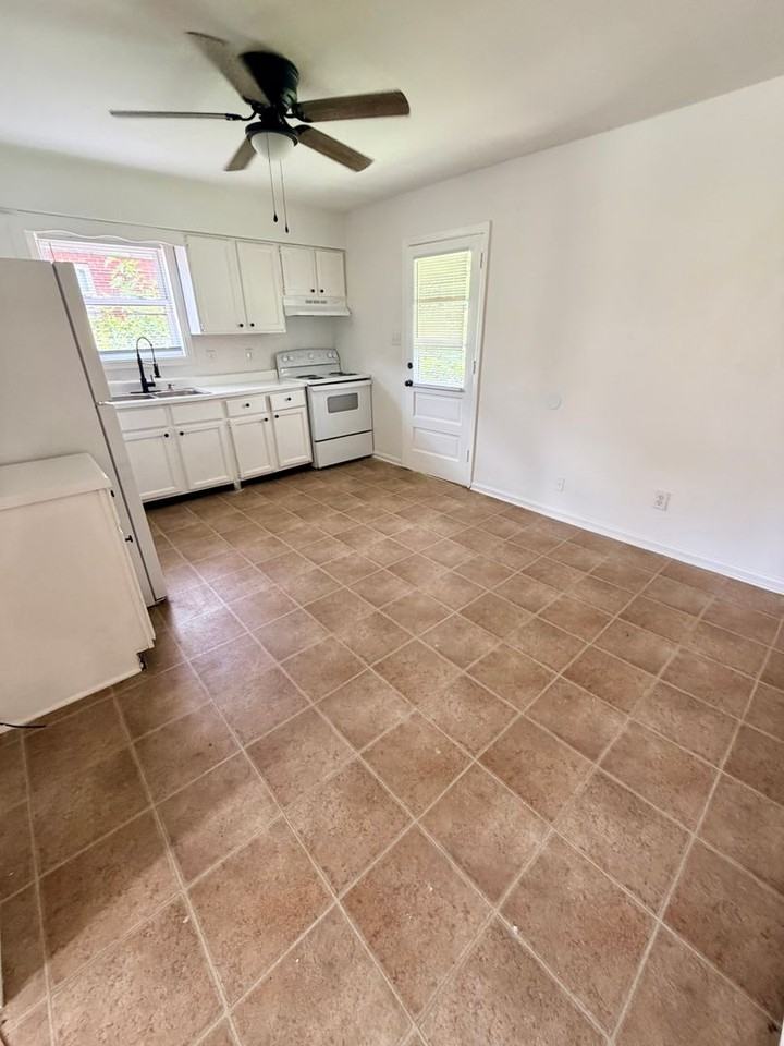 1849 Costigan Dr - Photo 2 of 16