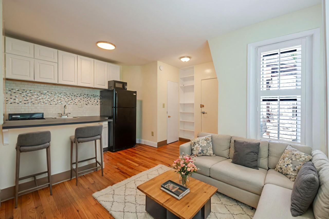 105 9th St Se #302 - Photo 2 of 17