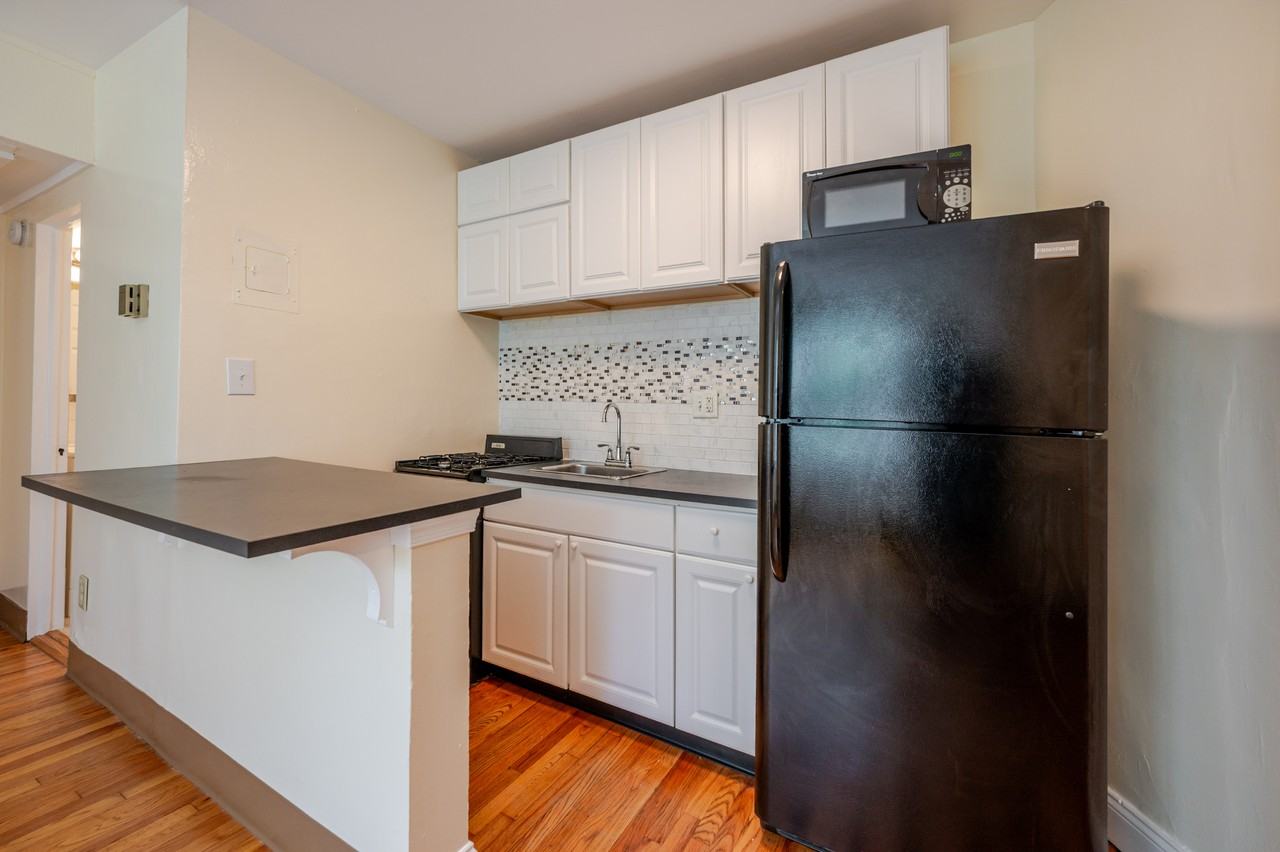 105 9th St Se #302 - Photo 3 of 17
