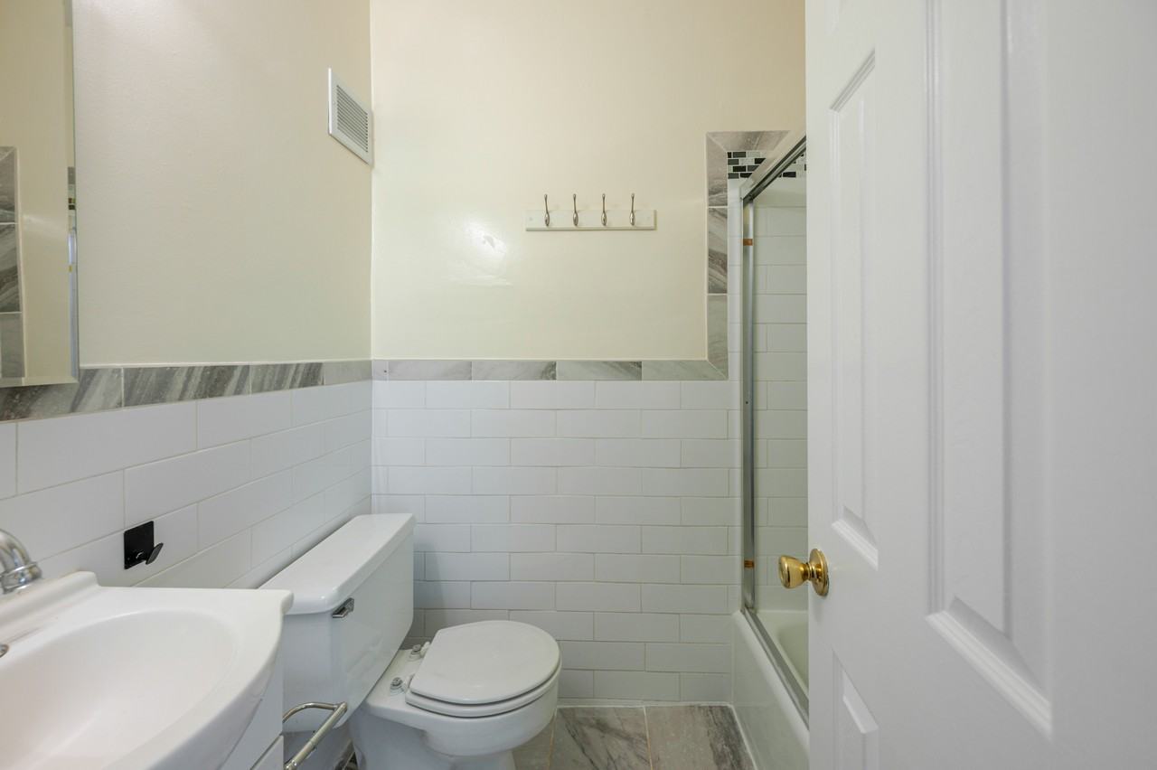 105 9th St Se #302 - Photo 7 of 17