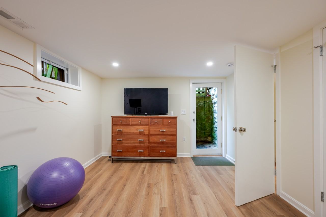 3906 Ingomar St Nw - Photo 4 of 50