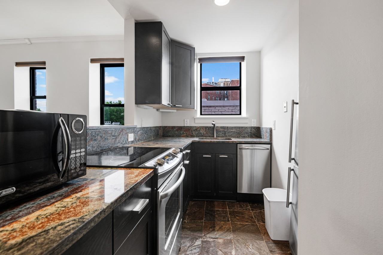1931 17th St Nw #304 - Photo 6 of 10