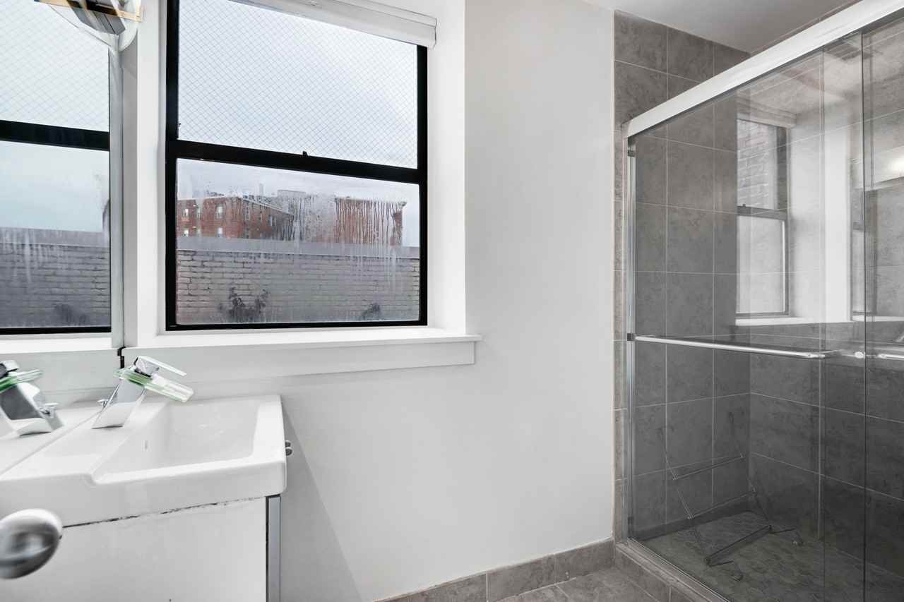 1931 17th St Nw #304 - Photo 7 of 10