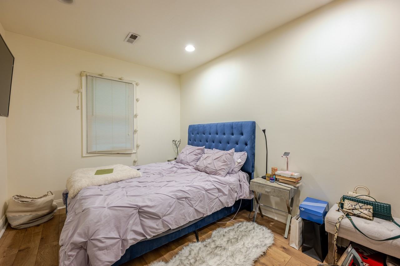 1909 M St Ne #2 - Photo 5 of 23