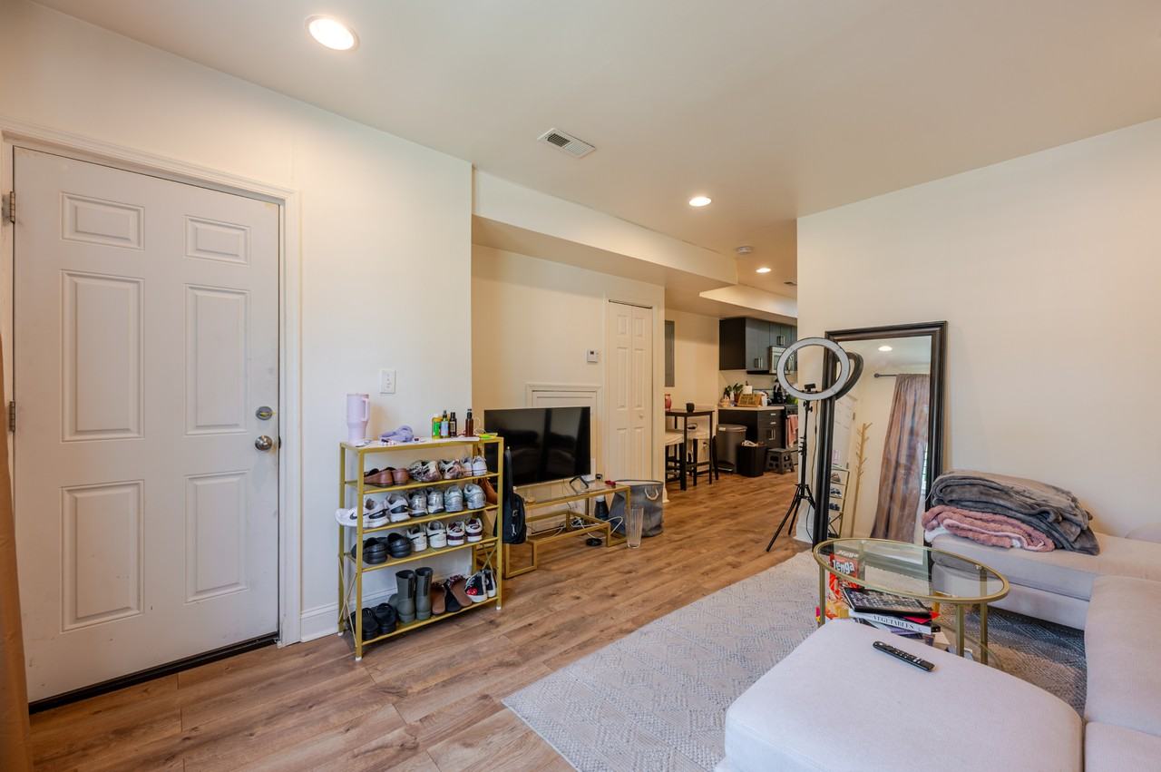 1909 M St Ne #2 - Photo 7 of 22