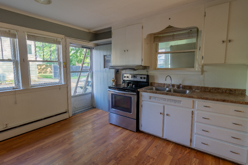 706 1/2 Nash Rd - Photo 3 of 15