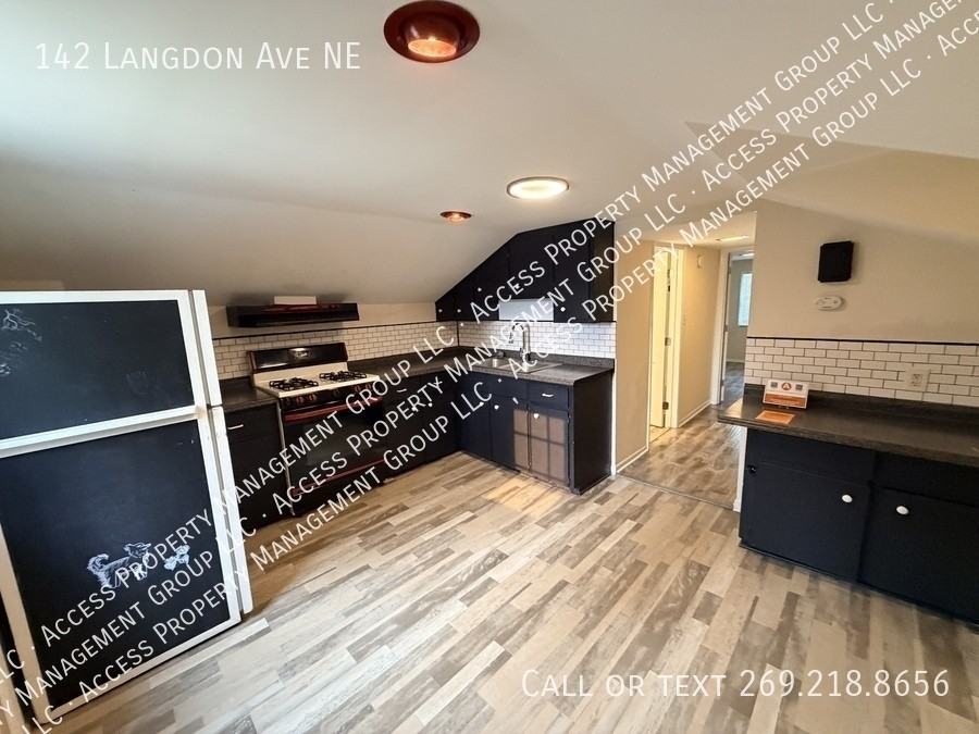 142 Langdon Ave Ne - Photo 6 of 20