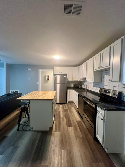 2122 10th Ave #C - Photo 2 of 14