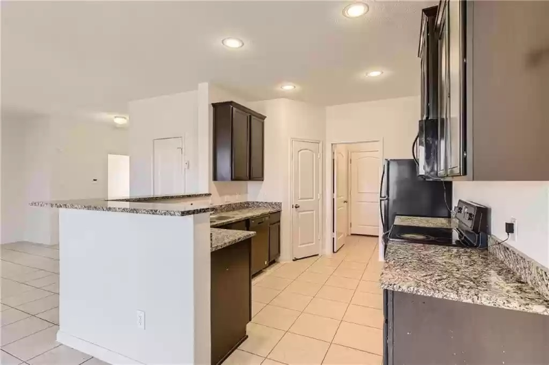 19708 James Manor St - Photo 7 of 24