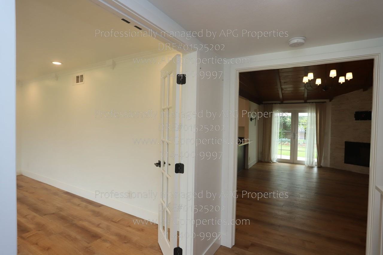 829 N Elmwood St - Photo 3 of 28