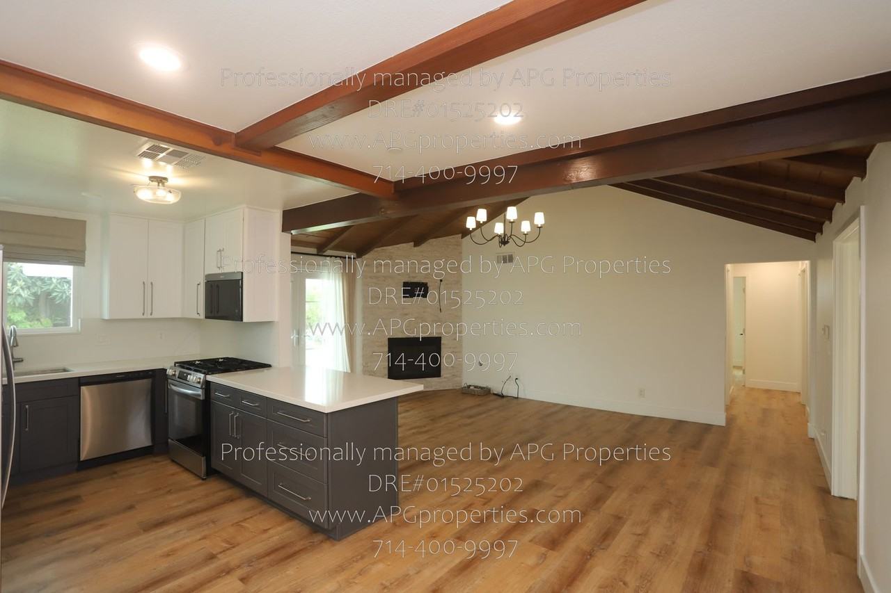 829 N Elmwood St - Photo 7 of 28