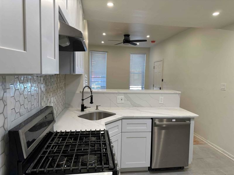 1714 W Diamond St #1 - Photo 2 of 6