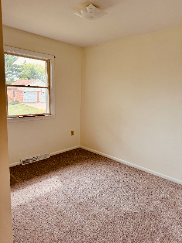 122 Bennett Blvd - Photo 4 of 13