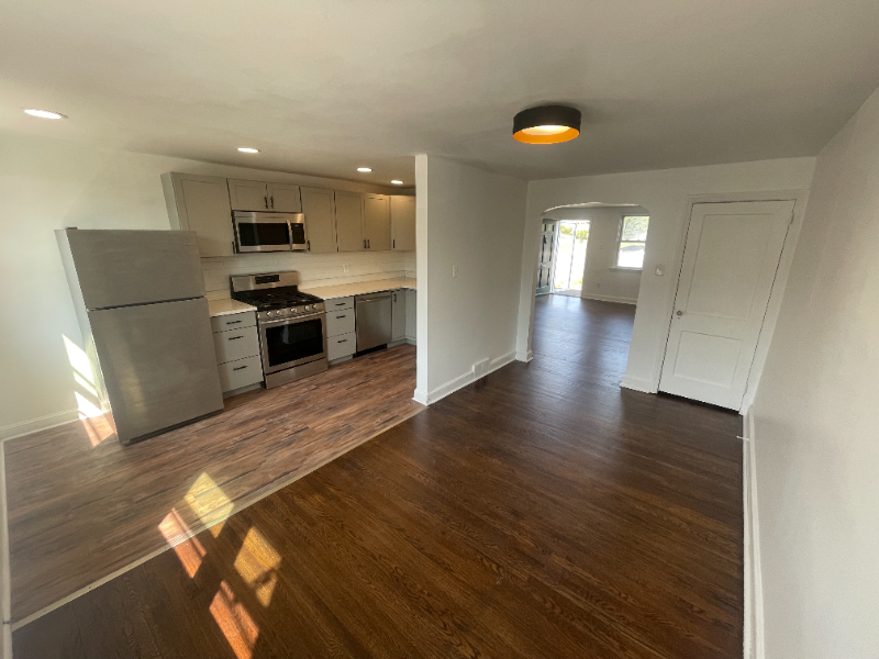 938 Brenton Rd - Photo 5 of 20