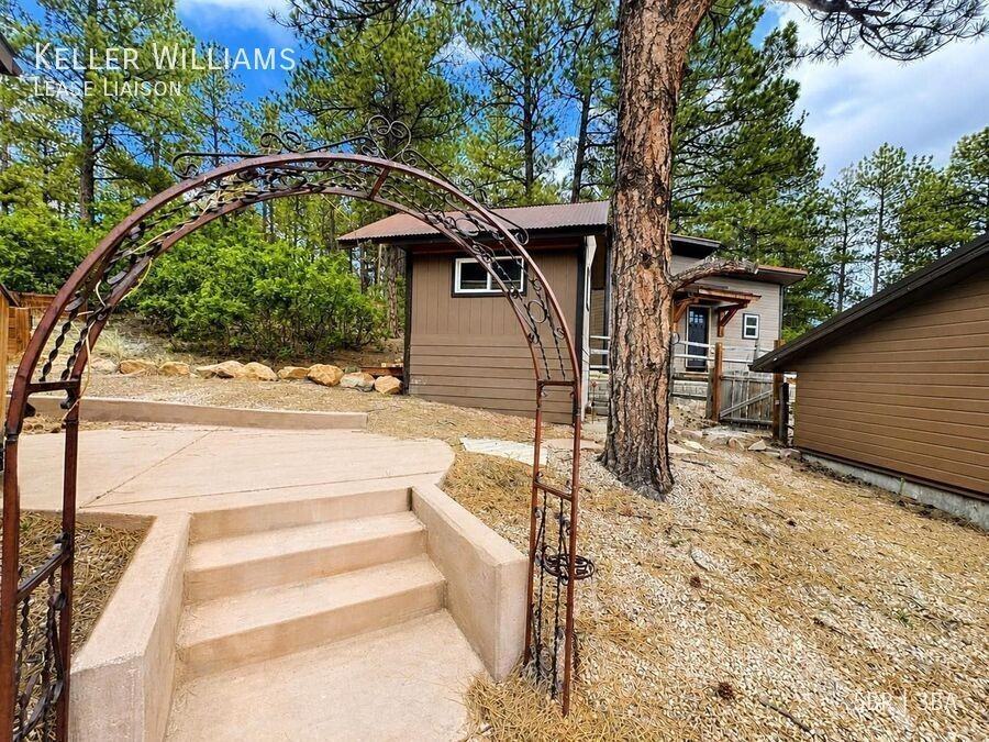 9170 Frank Rd - Photo 3 of 33